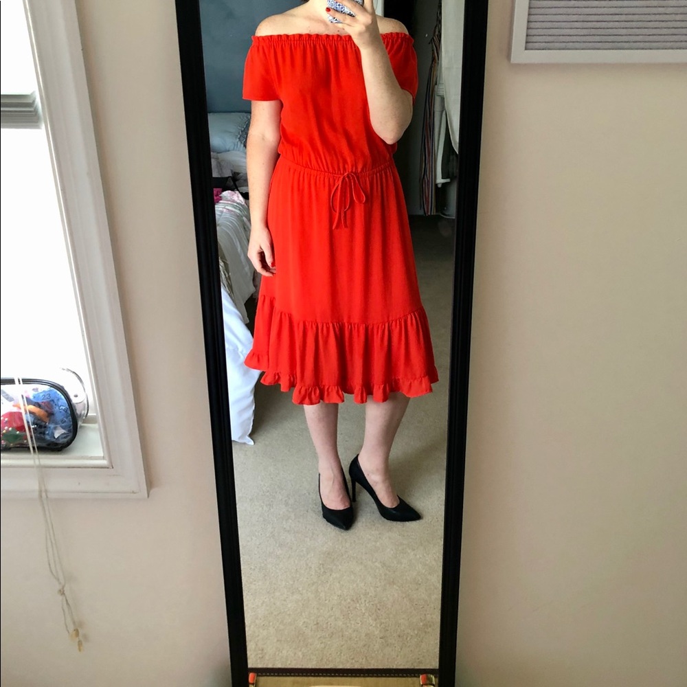 Red salsa dancing, emoji dress 💃🏼